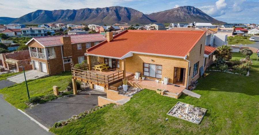 4 Bedroom Property for Sale in Perlemoenbaai Western Cape